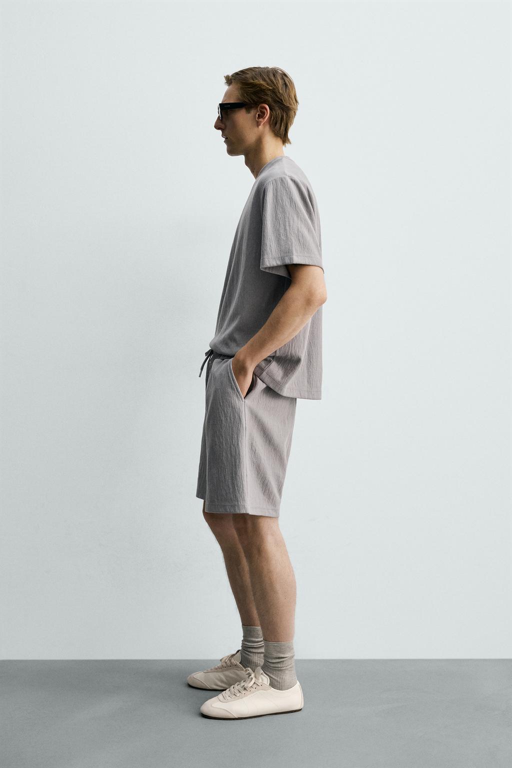 ШОРТЫ-ДЖОГГЕРЫ ИЗ РЕЛЬЕФНОЙ ТКАНИ