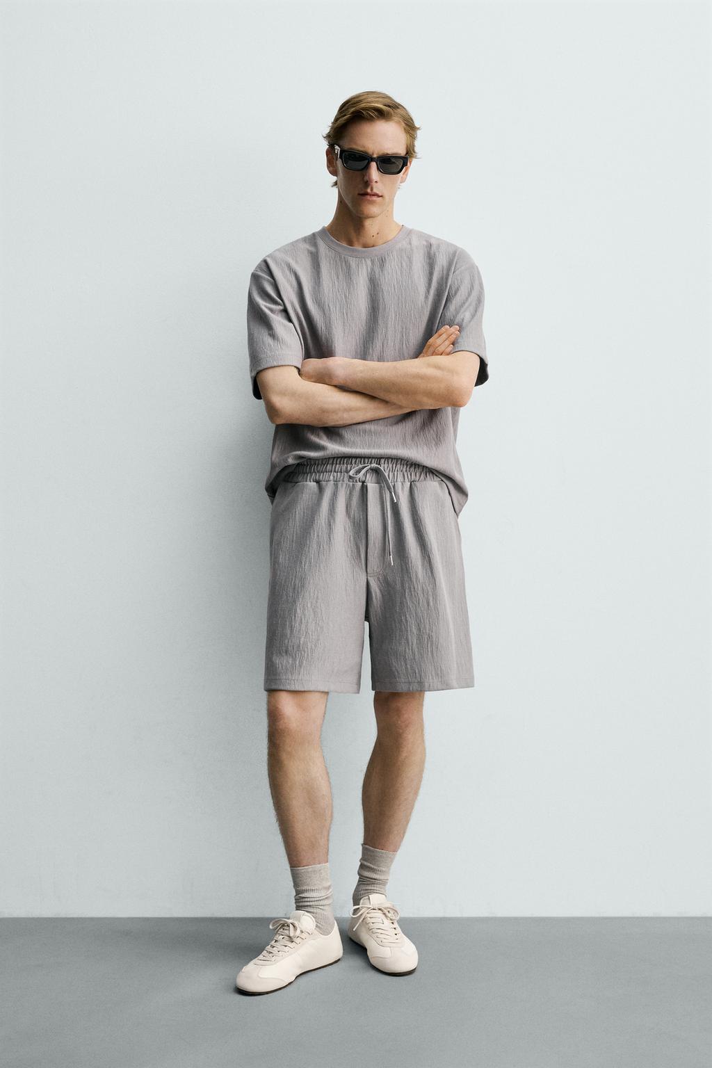 ШОРТЫ-ДЖОГГЕРЫ ИЗ РЕЛЬЕФНОЙ ТКАНИ