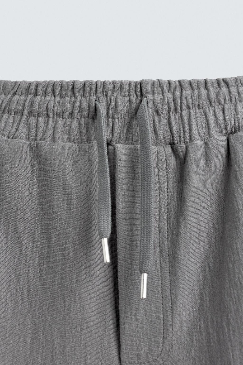 ШОРТЫ-ДЖОГГЕРЫ ИЗ РЕЛЬЕФНОЙ ТКАНИ