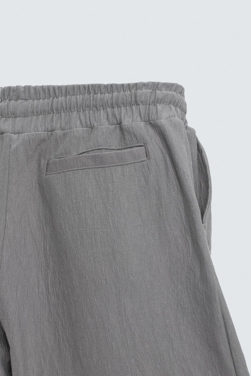 ШОРТЫ-ДЖОГГЕРЫ ИЗ РЕЛЬЕФНОЙ ТКАНИ