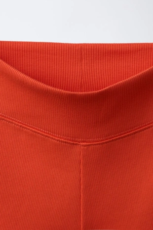 Короткие легинсы в рубчик- Заказать в России