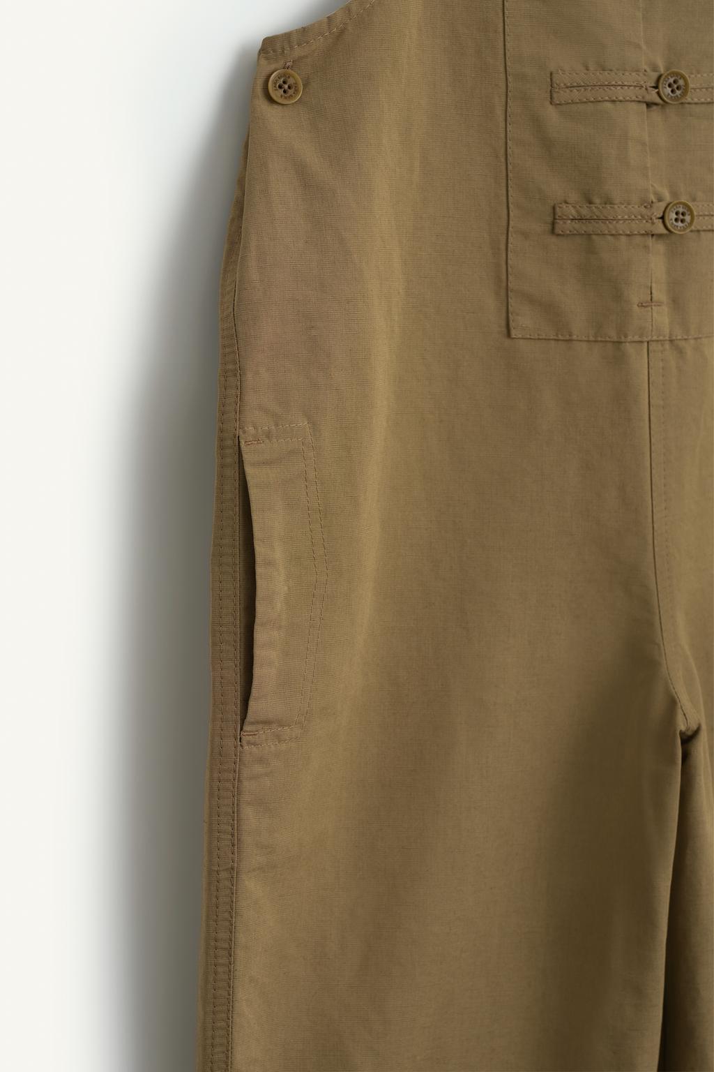 Джинсовый комбинезон с прямым вырезом