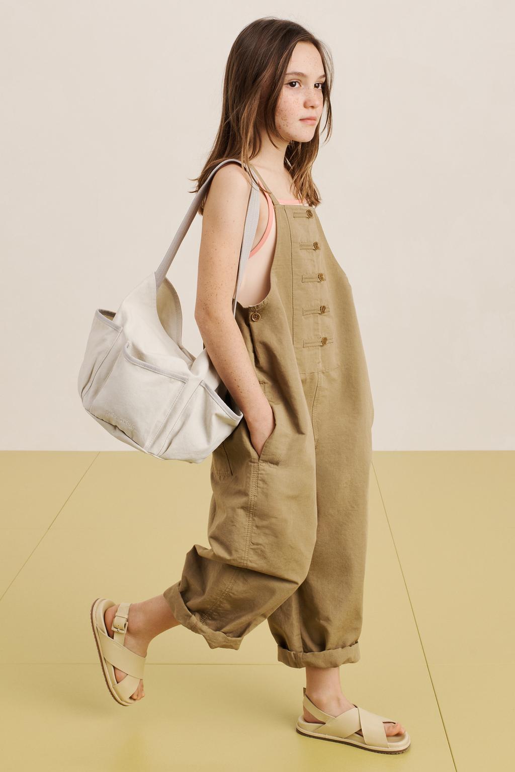 Джинсовый комбинезон с прямым вырезом