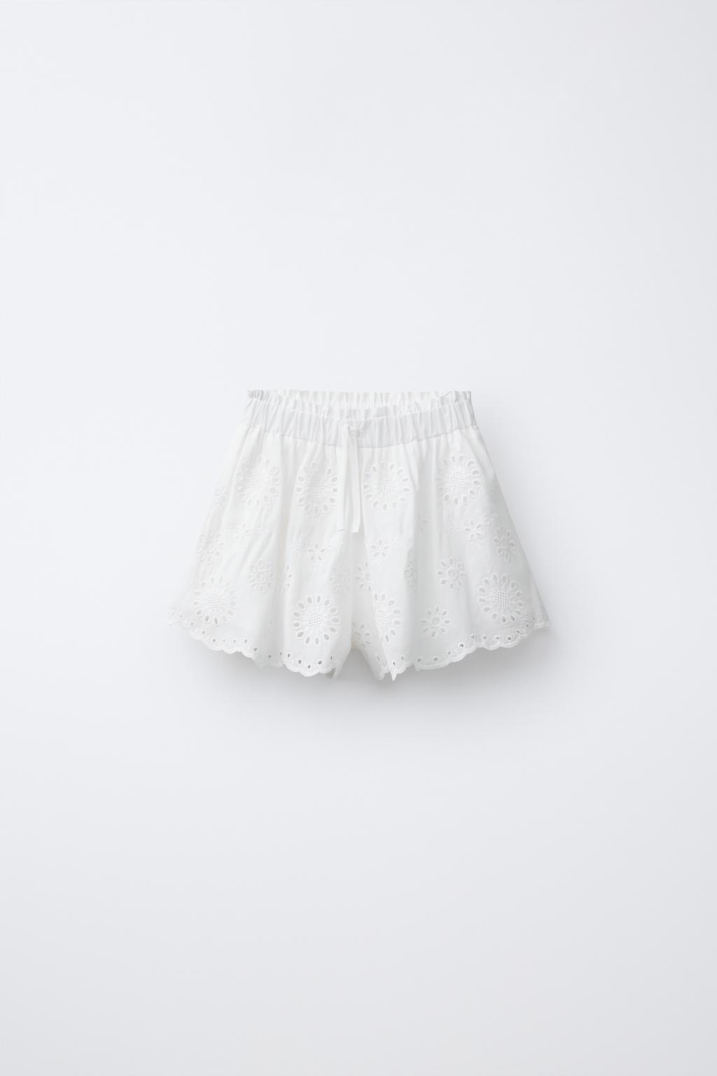 ШОРТЫ-БЕРМУДЫ С ВЫШИВКОЙ В ШВЕЙЦАРСКОМ СТИЛЕ