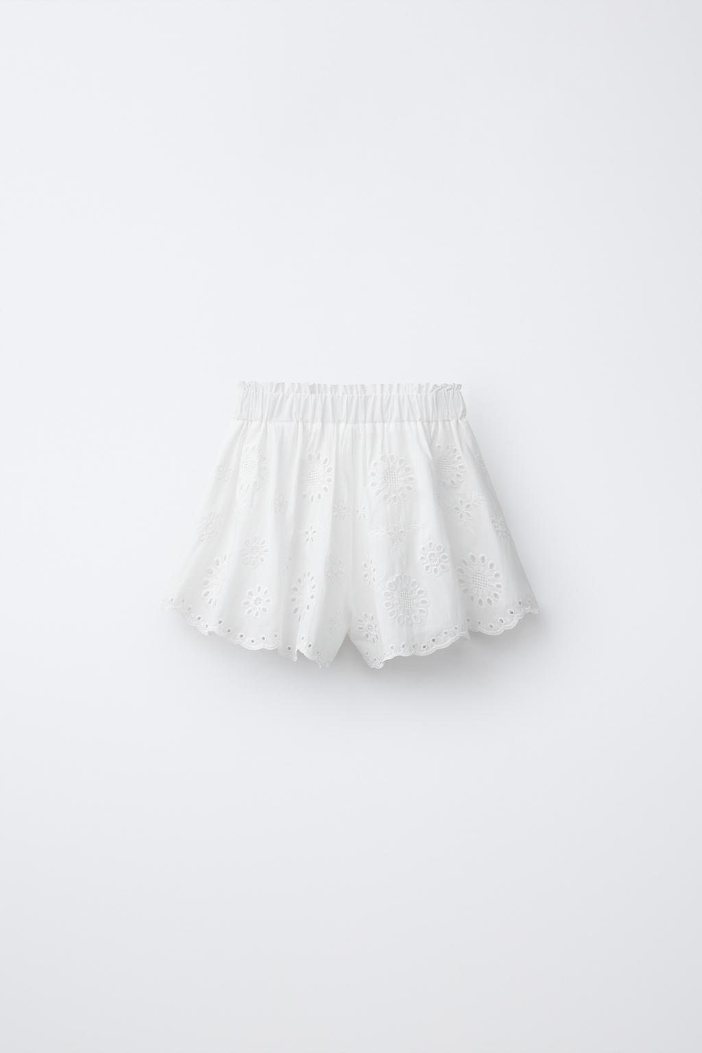 ШОРТЫ-БЕРМУДЫ С ВЫШИВКОЙ В ШВЕЙЦАРСКОМ СТИЛЕ