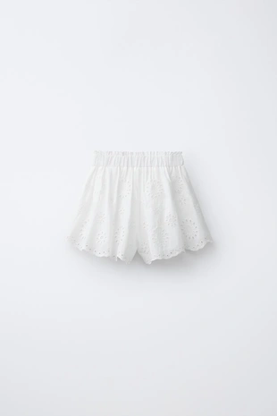 Шорты-бермуды с вышивкой в швейцарском стиле