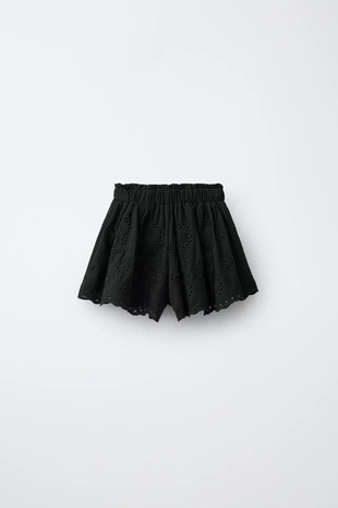 Шорты с вышивкой в швейцарском стиле