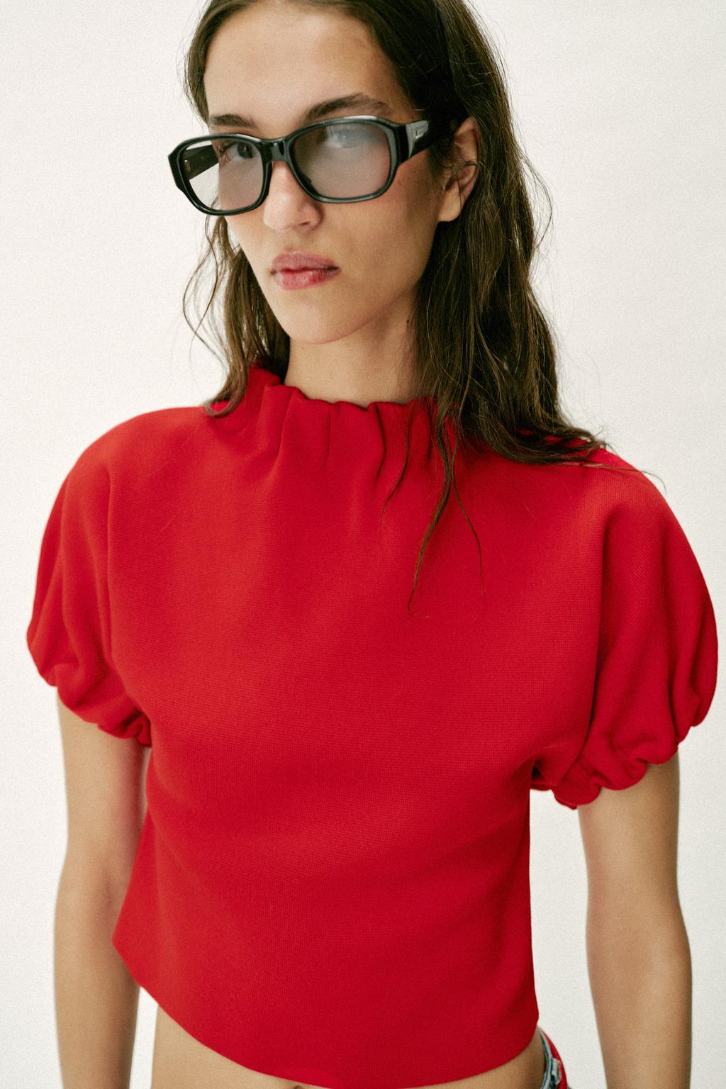 ТРИКОТАЖНЫЙ ТОП СО СБОРКАМИ