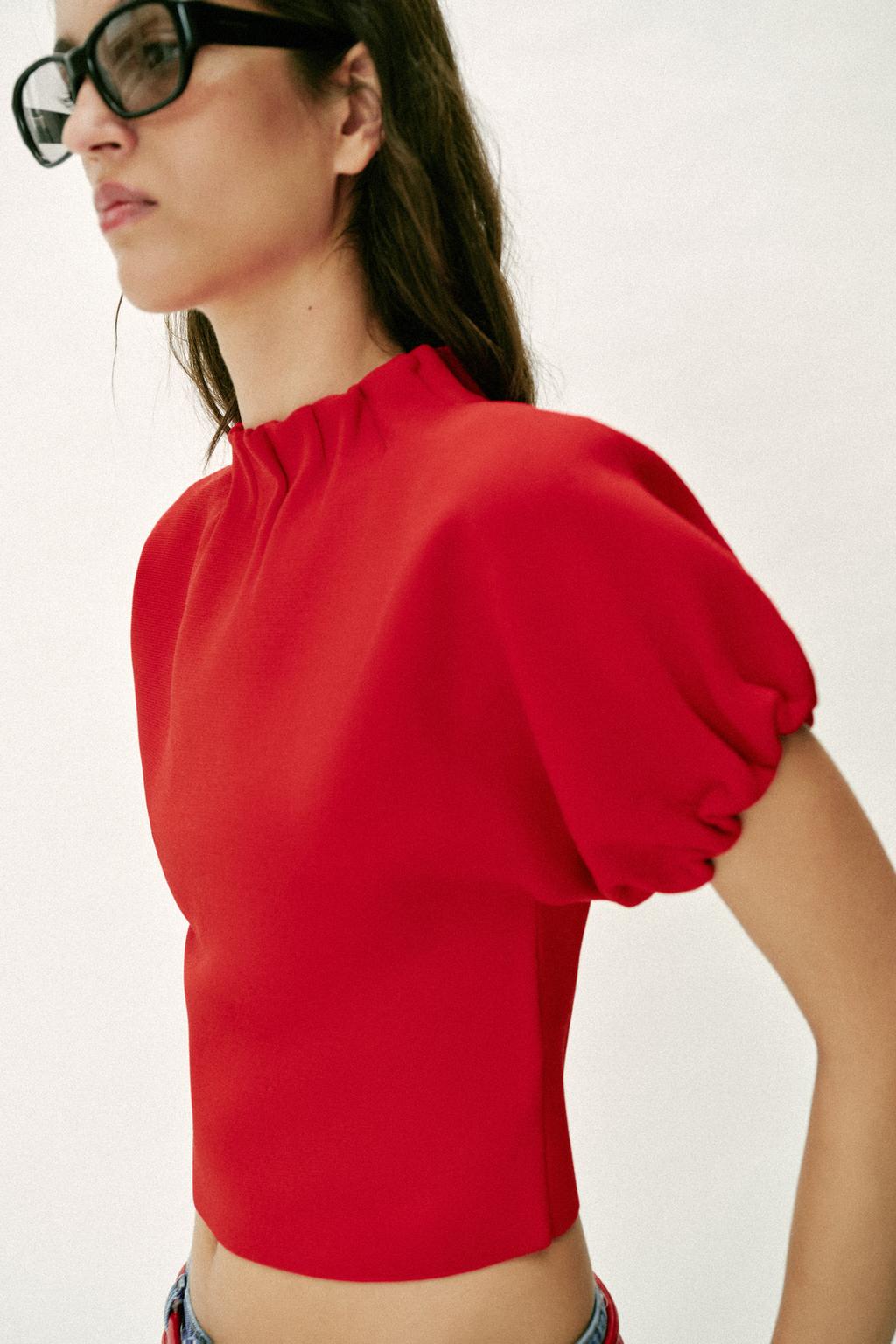 ТРИКОТАЖНЫЙ ТОП СО СБОРКАМИ