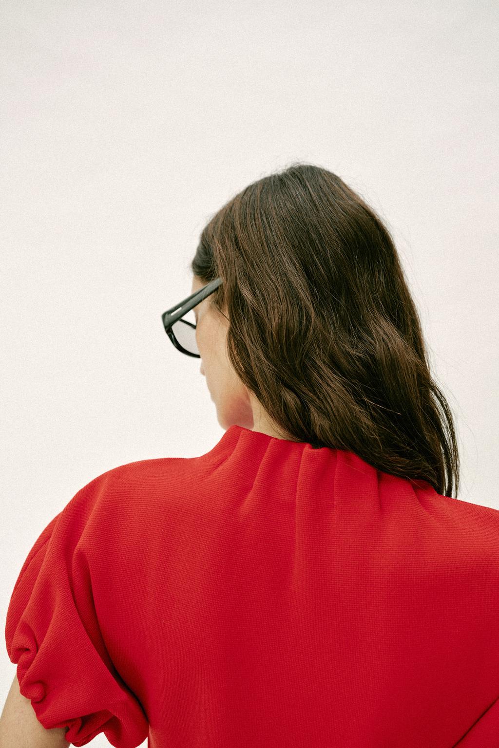 ТРИКОТАЖНЫЙ ТОП СО СБОРКАМИ