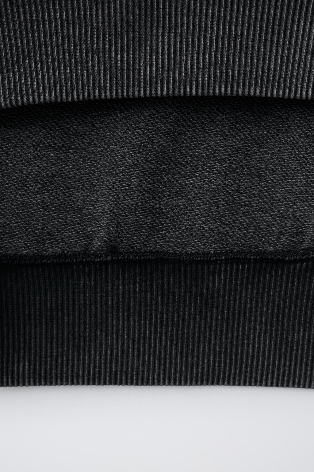 ФУТБОЛКА ИЗ ФУТЕРА С НАШИВКОЙ