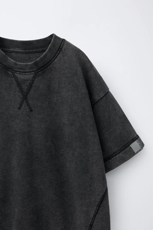 Футболка из футера с нашивкой