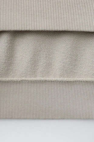 Футболка из футера с нашивкой