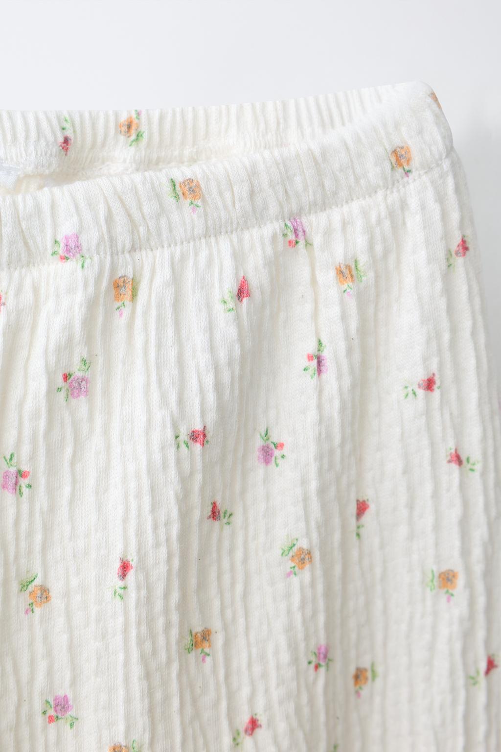 БРЮКИ С ЦВЕТОЧНЫМ УЗОРОМ И ТЕКСТУРОЙ