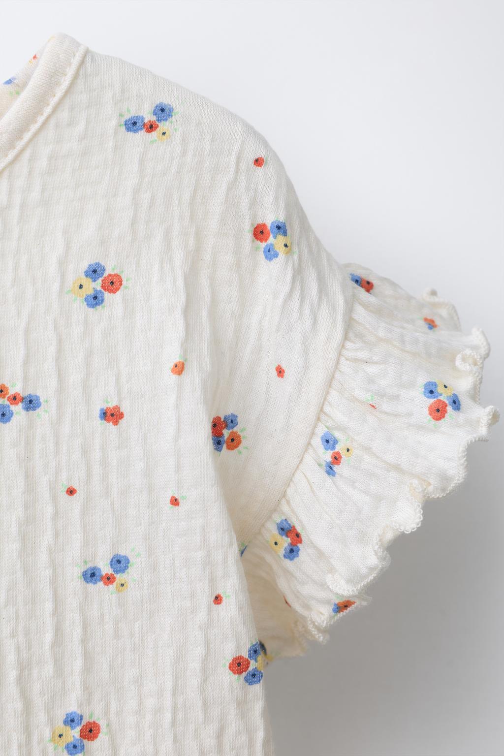 ФУТБОЛКА С ЦВЕТОЧНЫМ ПРИНТОМ