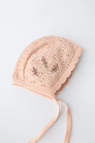 Ажурный чепчик с цветочной вышивкой- Заказать в России