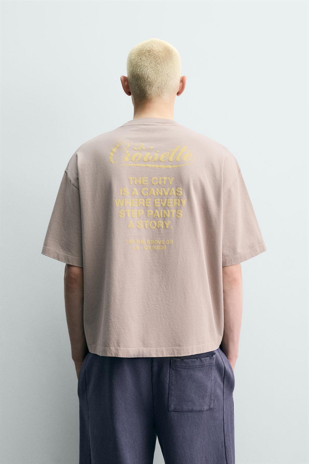 ФУТБОЛКА С КОНТРАСТНЫМИ НАДПИСЯМИ