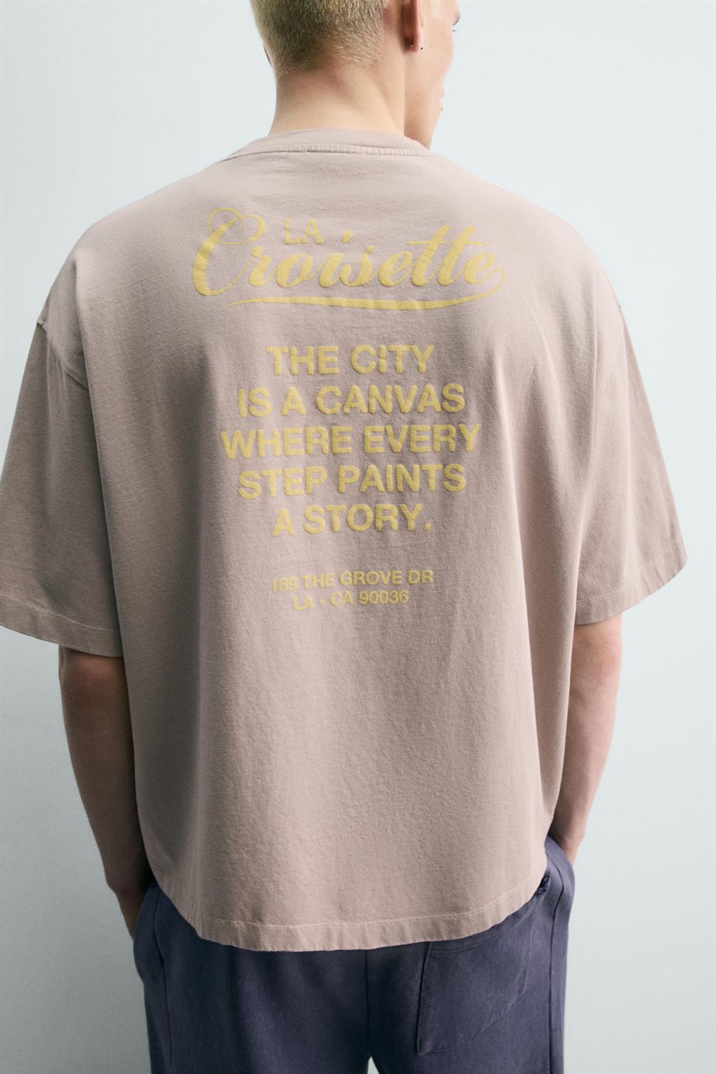 ФУТБОЛКА С КОНТРАСТНЫМИ НАДПИСЯМИ