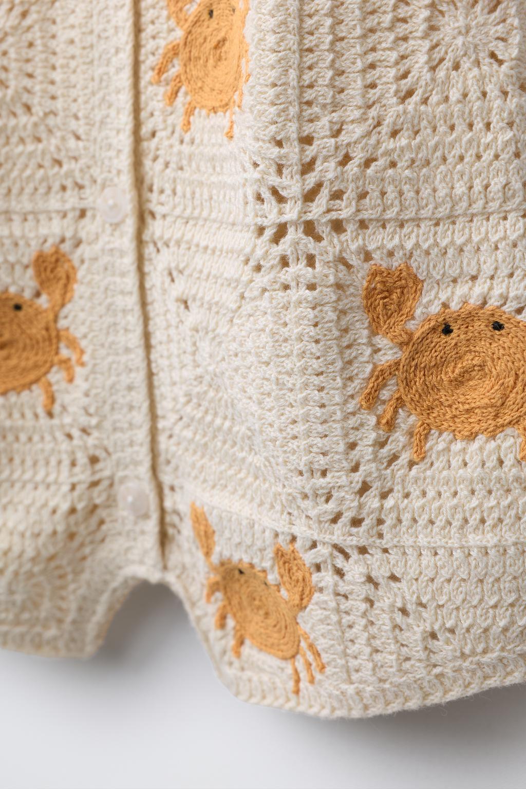 КОРОТКИЙ КОМБИНЕЗОН С ВЯЗАНЫМ УЗОРОМ КРАБОВ