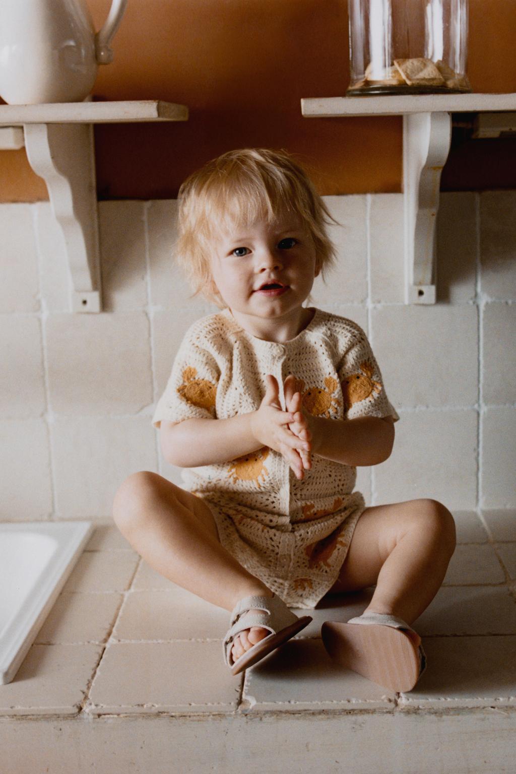 КОРОТКИЙ КОМБИНЕЗОН С ВЯЗАНЫМ УЗОРОМ КРАБОВ