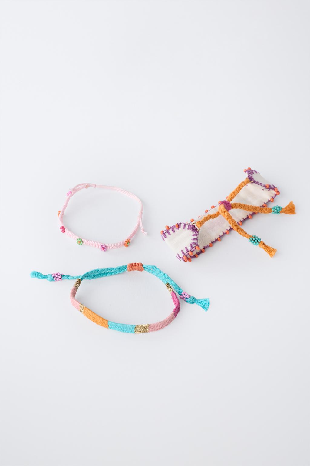 НАБОР ИЗ ТРЕХ ВЫШИТЫХ БРАСЛЕТОВ С БУСИНАМИ