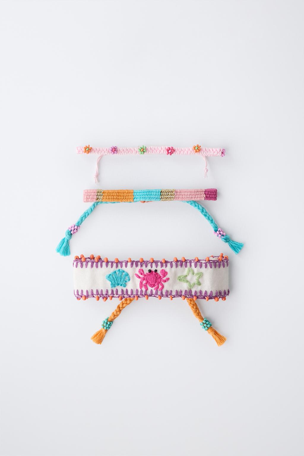 НАБОР ИЗ ТРЕХ ВЫШИТЫХ БРАСЛЕТОВ С БУСИНАМИ