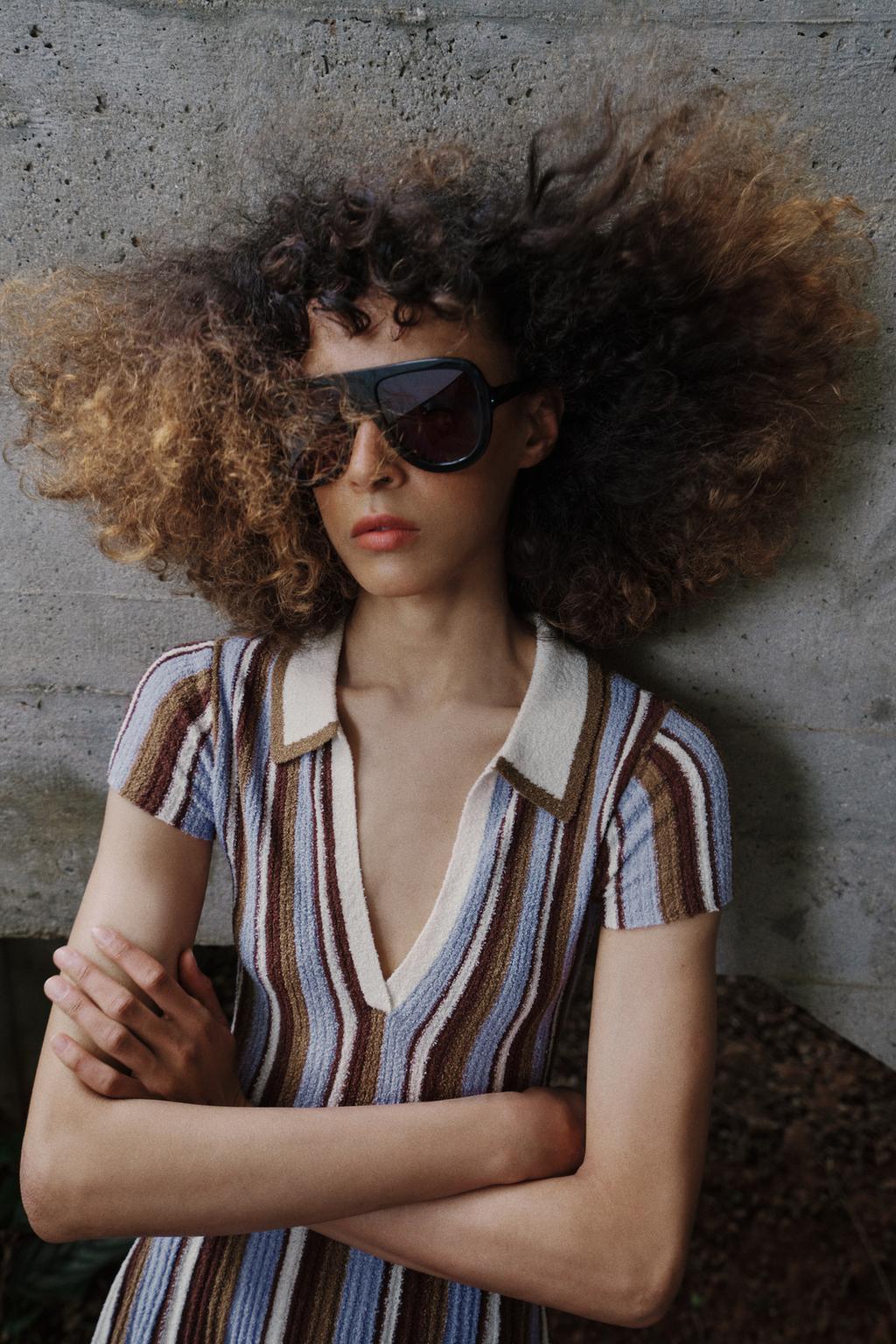 ПОЛОСАТОЕ ПЛАТЬЕ С ВОРОТНИКОМ ПОЛО