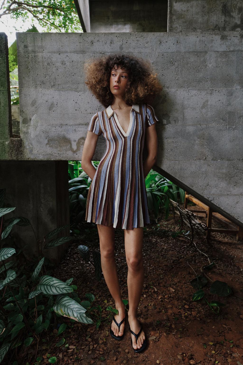 ПОЛОСАТОЕ ПЛАТЬЕ С ВОРОТНИКОМ ПОЛО