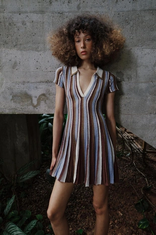 Полосатое платье с воротником поло- Заказать в России