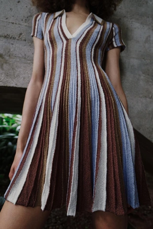 Полосатое платье с воротником поло- Заказать в России