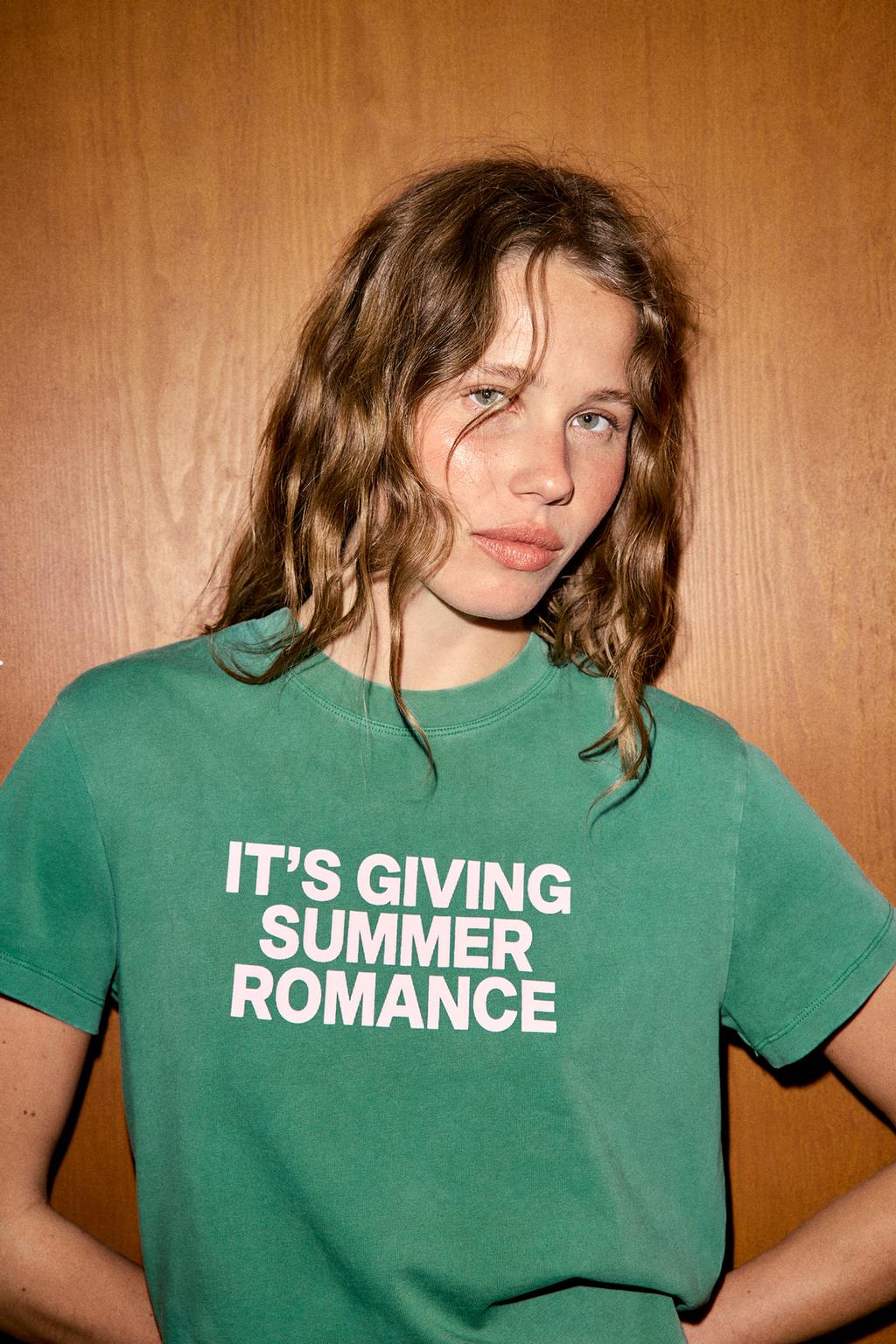 ФУТБОЛКА С НАДПИСЬЮ И ЭФФЕКТОМ ПОТЕРТОСТИ