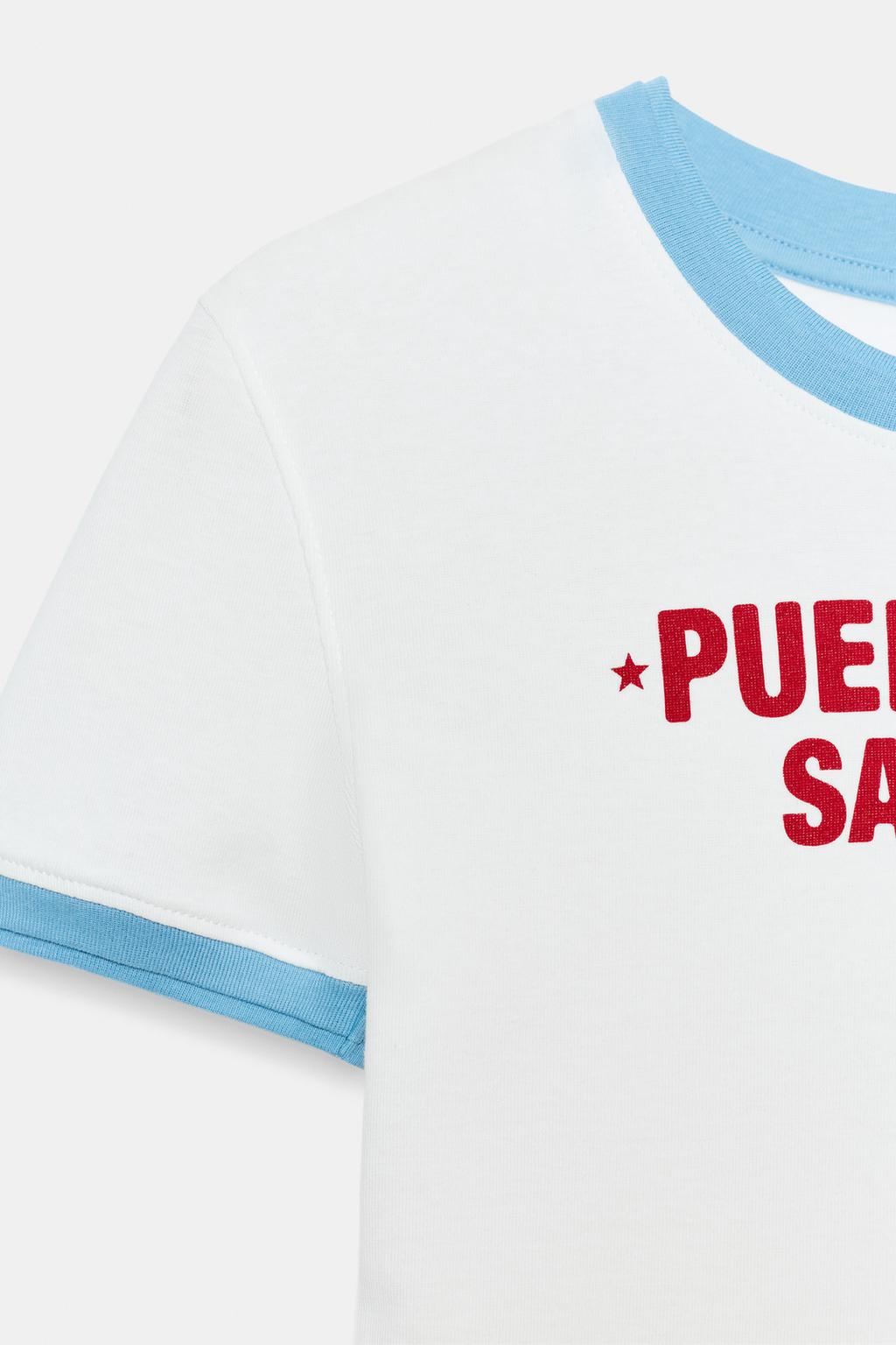 ФУТБОЛКА С КОНТРАСТНОЙ НАДПИСЬЮ И ОТДЕЛКОЙ