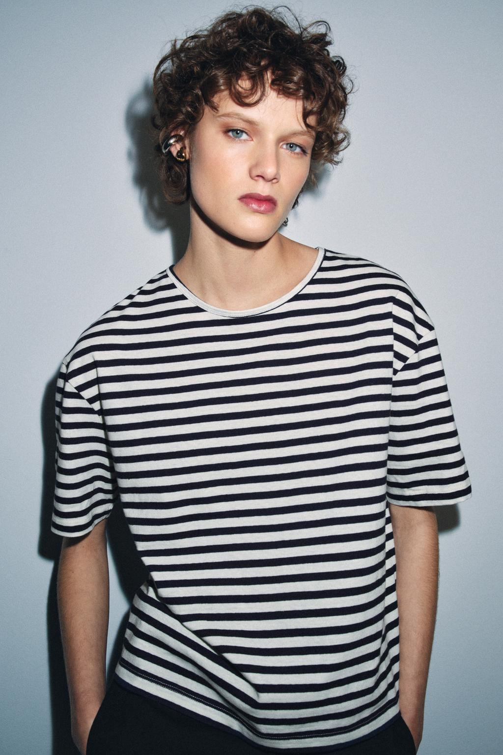 ФУТБОЛКА В ПОЛОСКУ С КОРОТКИМИ РУКАВАМИ