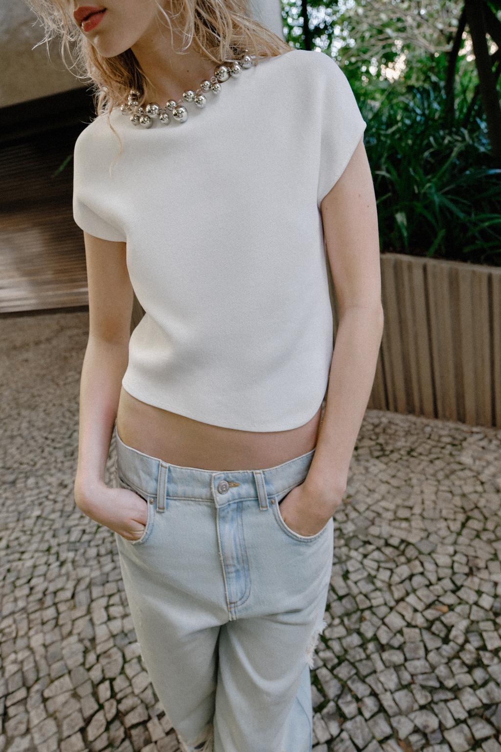 ТРИКОТАЖНЫЙ ТОП С БУСИНАМИ