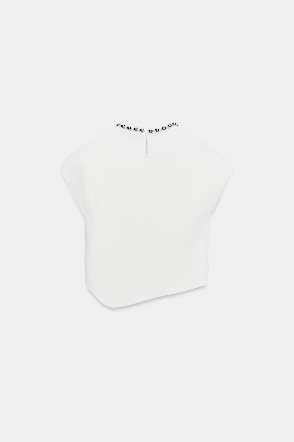 ТРИКОТАЖНЫЙ ТОП С БУСИНАМИ