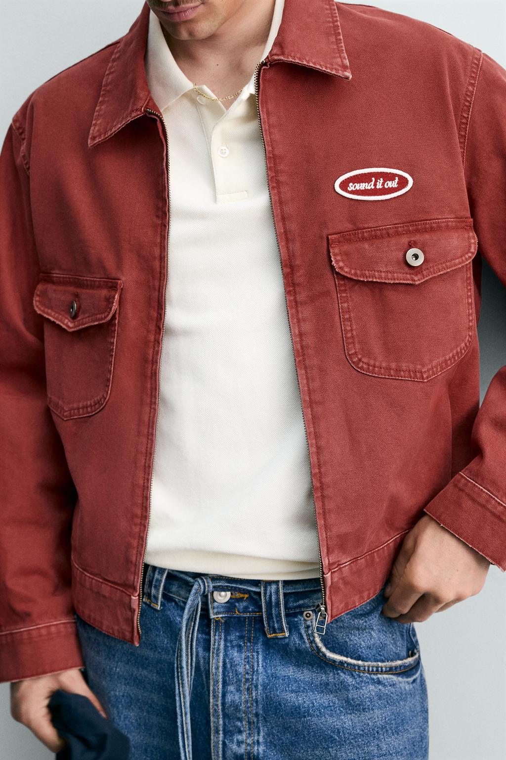 УКОРОЧЕННАЯ КУРТКА С НАШИВКОЙ