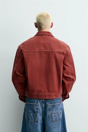 Укороченная куртка с нашивкой- Заказать в России