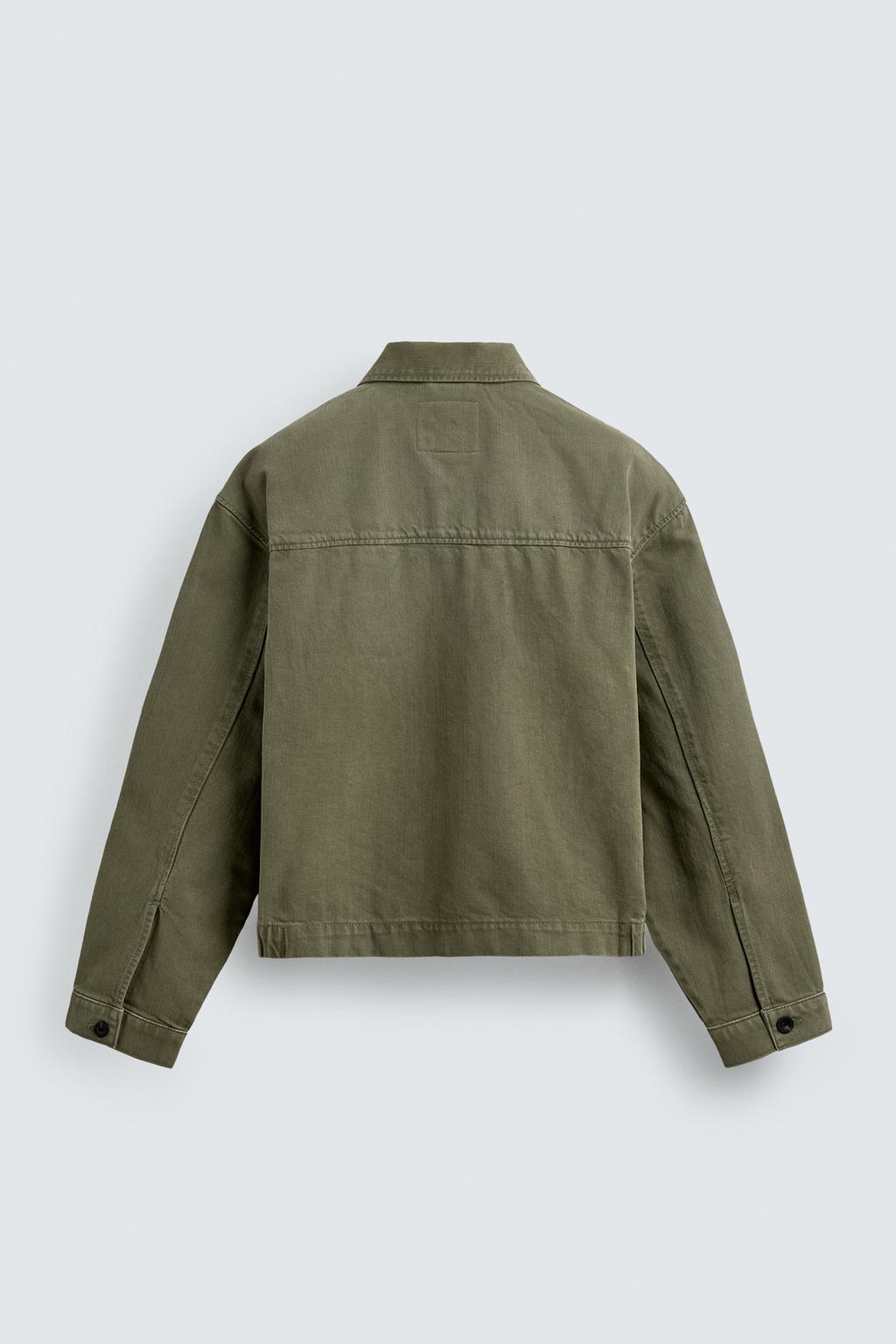 УКОРОЧЕННАЯ КУРТКА С НАШИВКАМИ