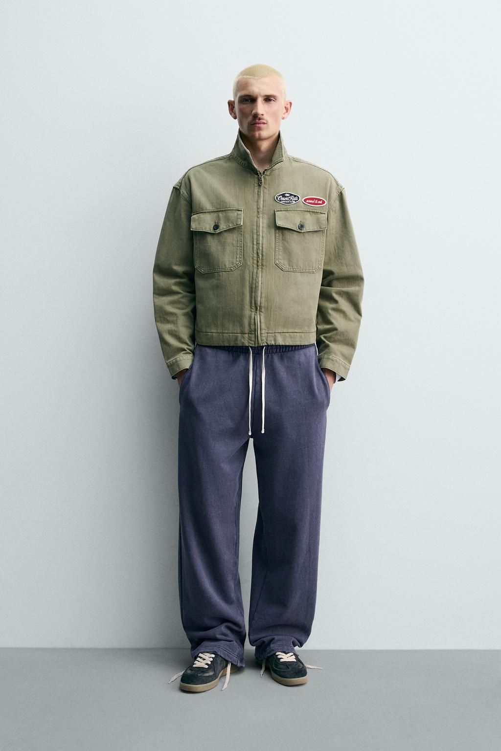 УКОРОЧЕННАЯ КУРТКА С НАШИВКАМИ