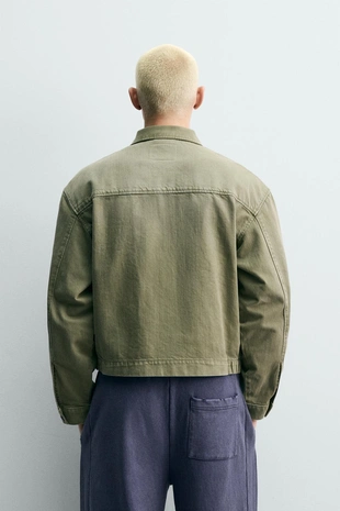 Укороченная куртка с нашивками- Заказать в России