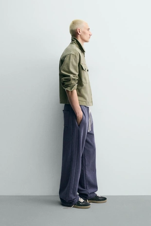 Укороченная куртка с нашивками- Заказать в России