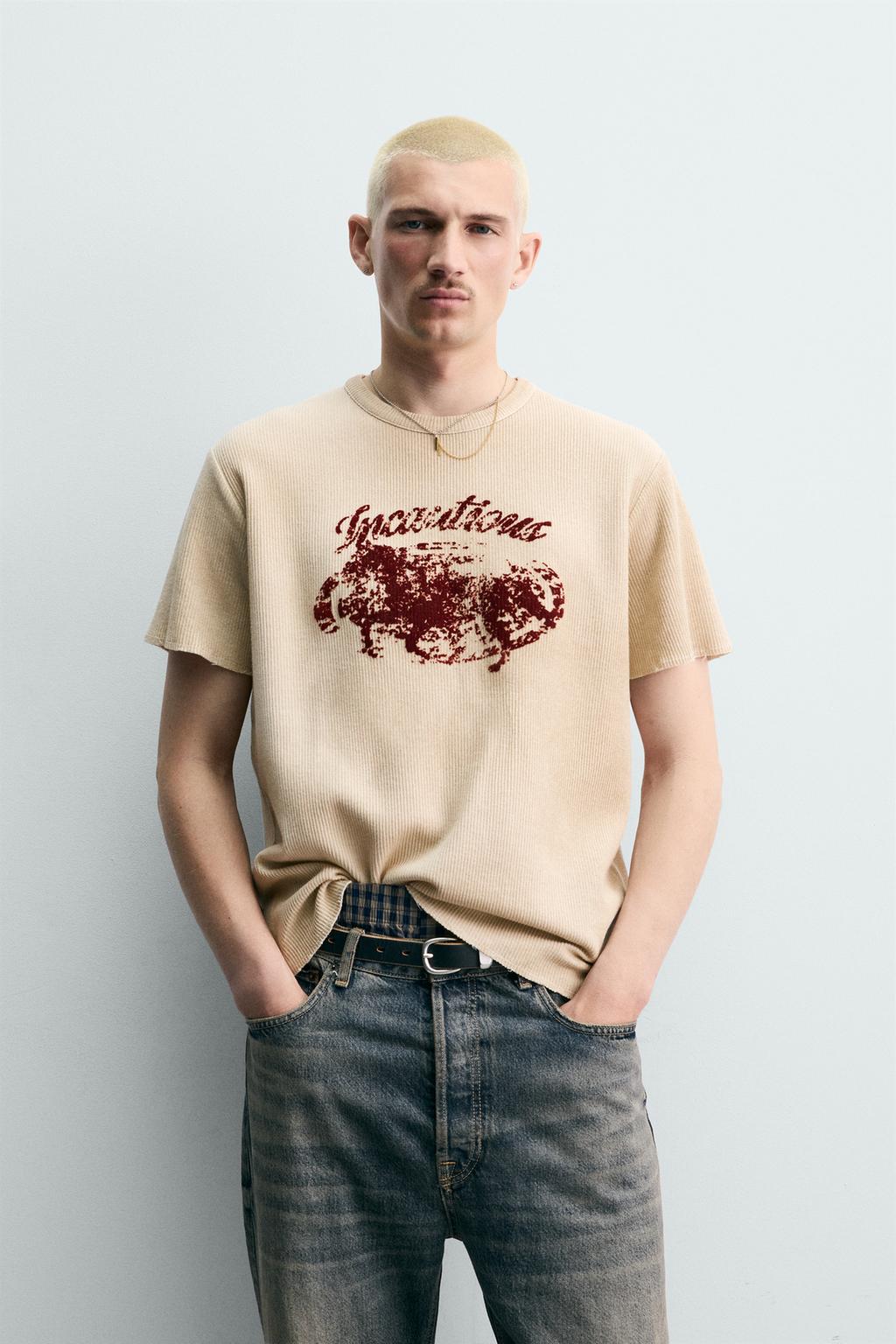 ФУТБОЛКА С ФЛОКИРОВАННЫМ ПРИНТОМ