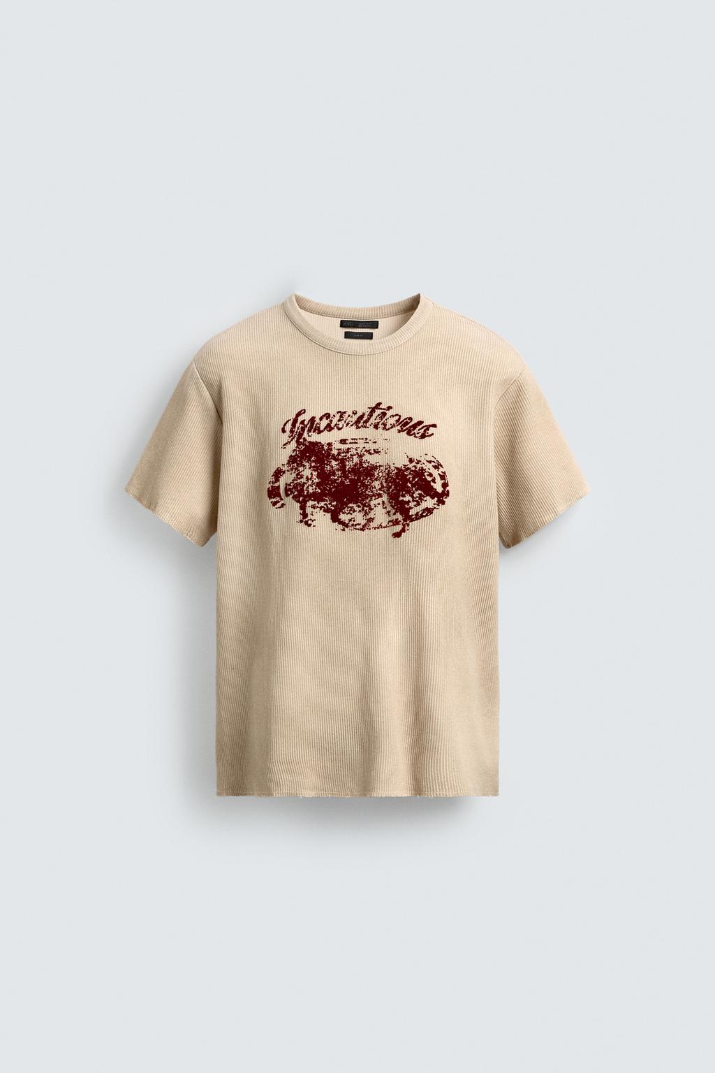 ФУТБОЛКА С ФЛОКИРОВАННЫМ ПРИНТОМ