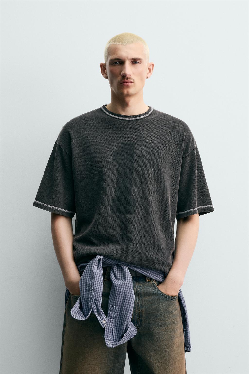 ФУТБОЛКА С КОНТРАСТНЫМ ПРИНТОМ