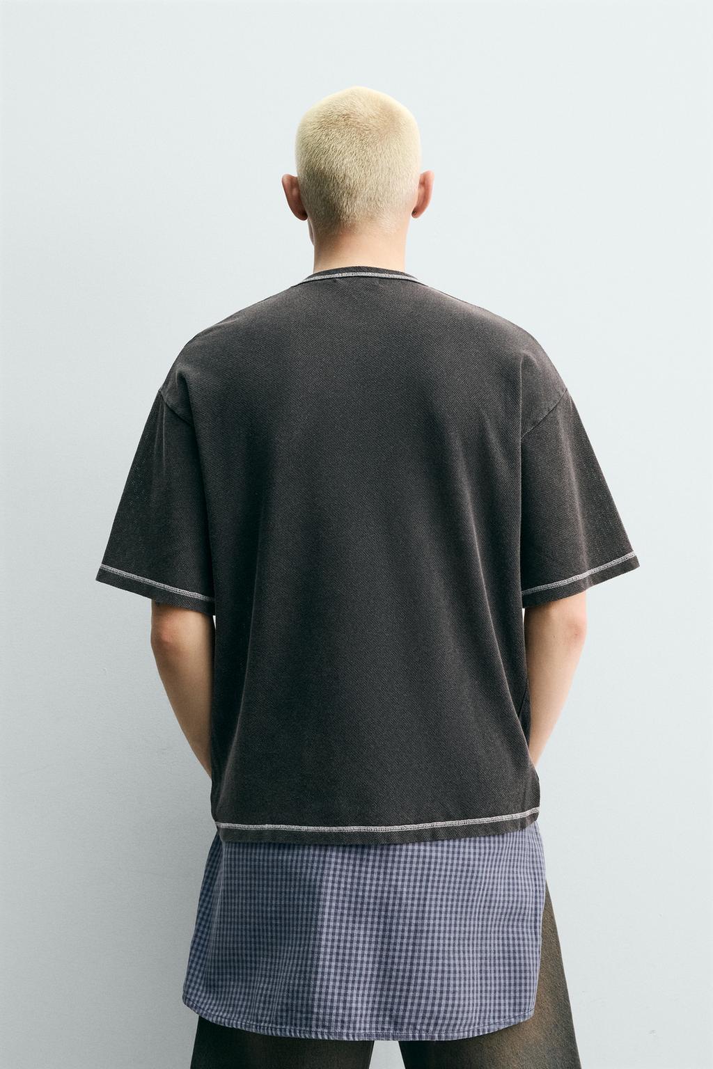 ФУТБОЛКА С КОНТРАСТНЫМ ПРИНТОМ