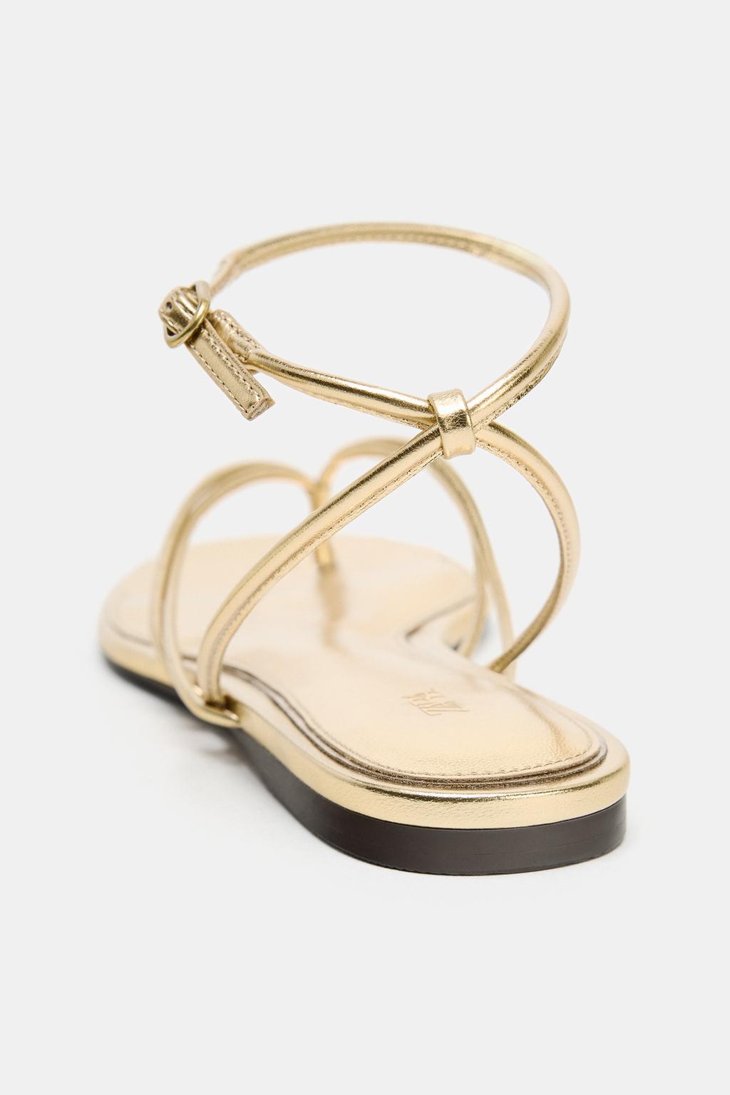 САНДАЛИИ НА ПЛОСКОЙ ПОДОШВЕ С МЕТАЛЛИЧЕСКИМ БЛЕСКОМ