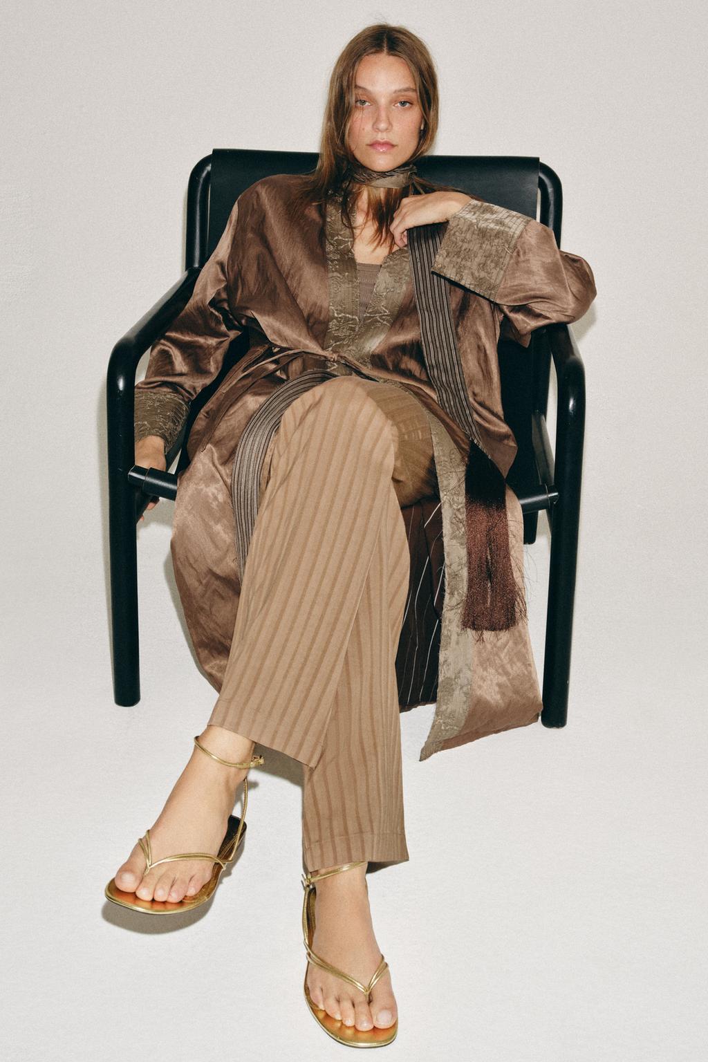 САНДАЛИИ НА ПЛОСКОЙ ПОДОШВЕ С МЕТАЛЛИЧЕСКИМ БЛЕСКОМ