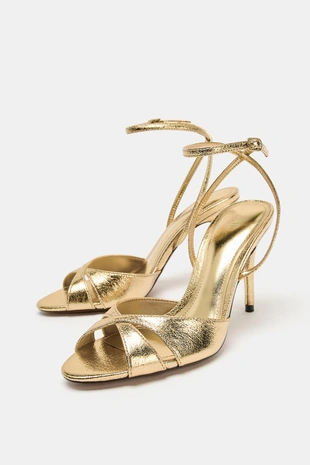 Босоножки на каблуке с металлическим блеском- Заказать в России