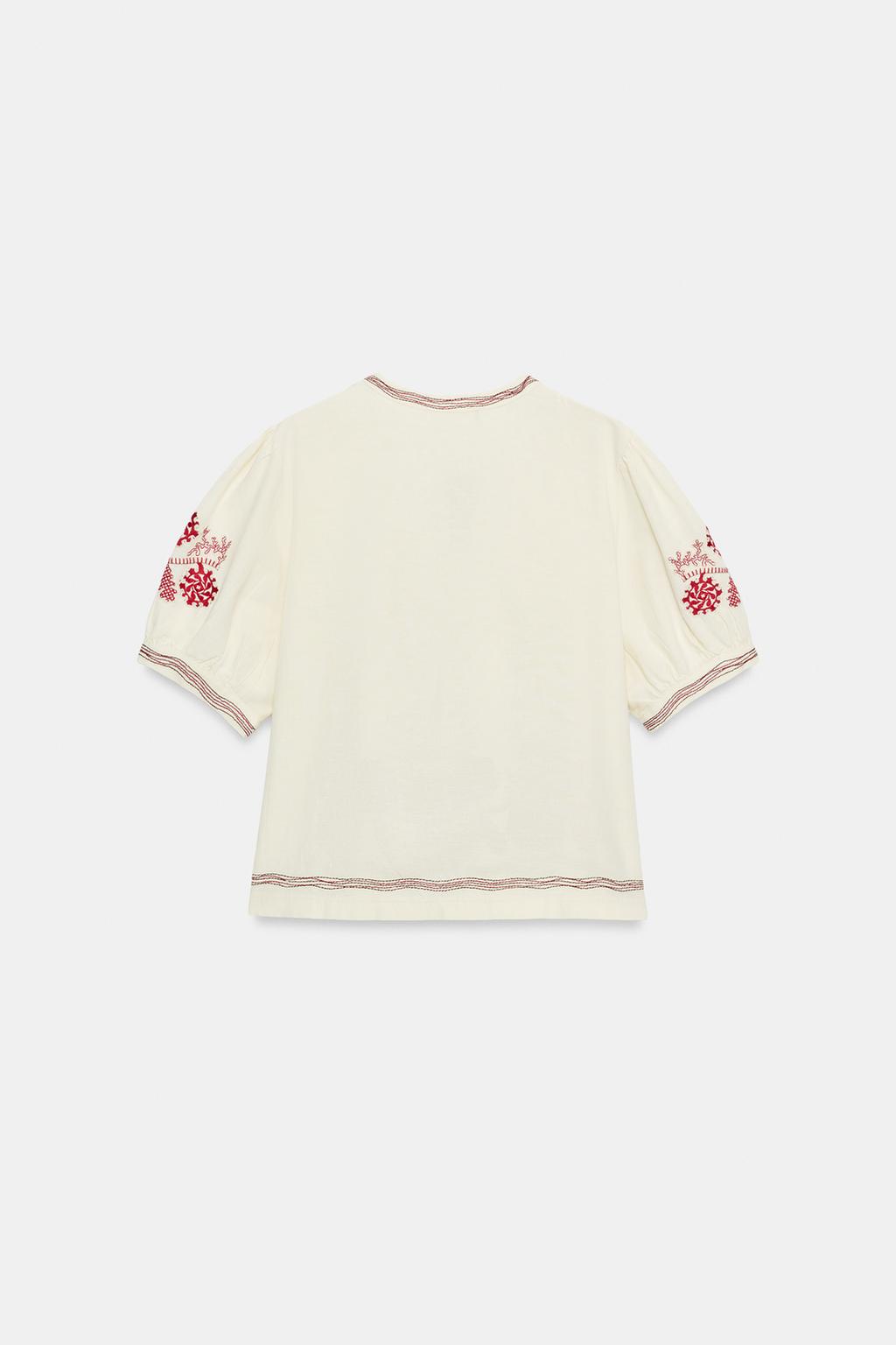 БЛУЗА С ВЫШИВКОЙ И КИСТОЧКАМИ