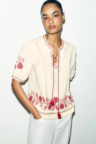 Блуза с вышивкой и кисточками- Заказать в России